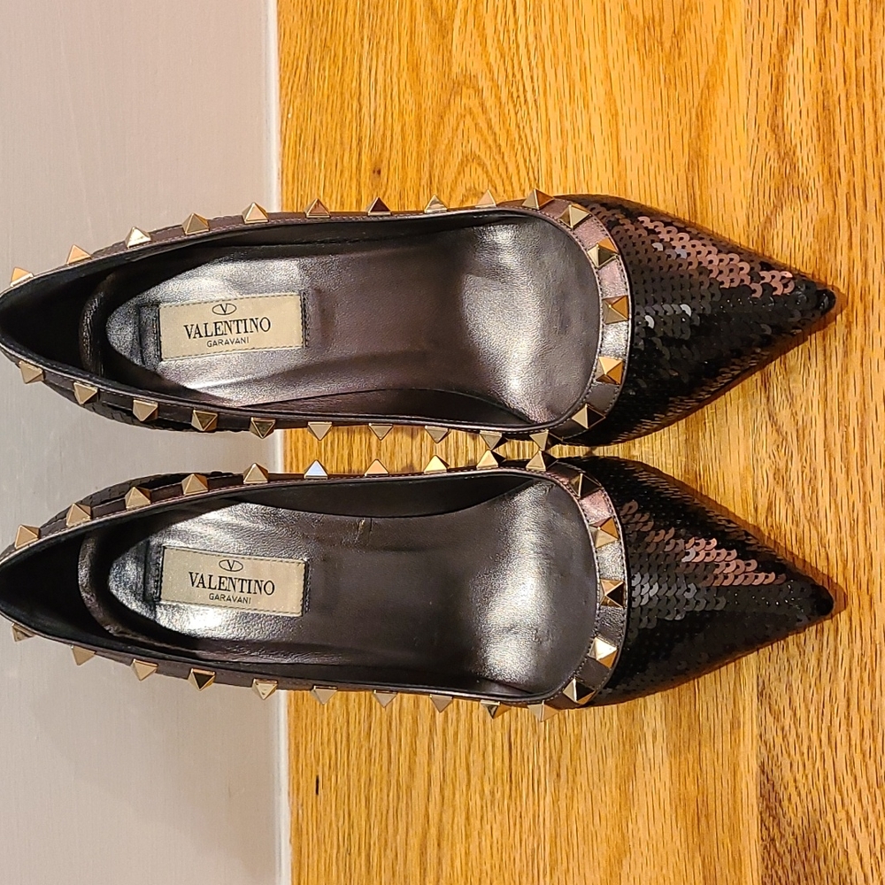 Valentino Rockstud Sequin pump size 37
